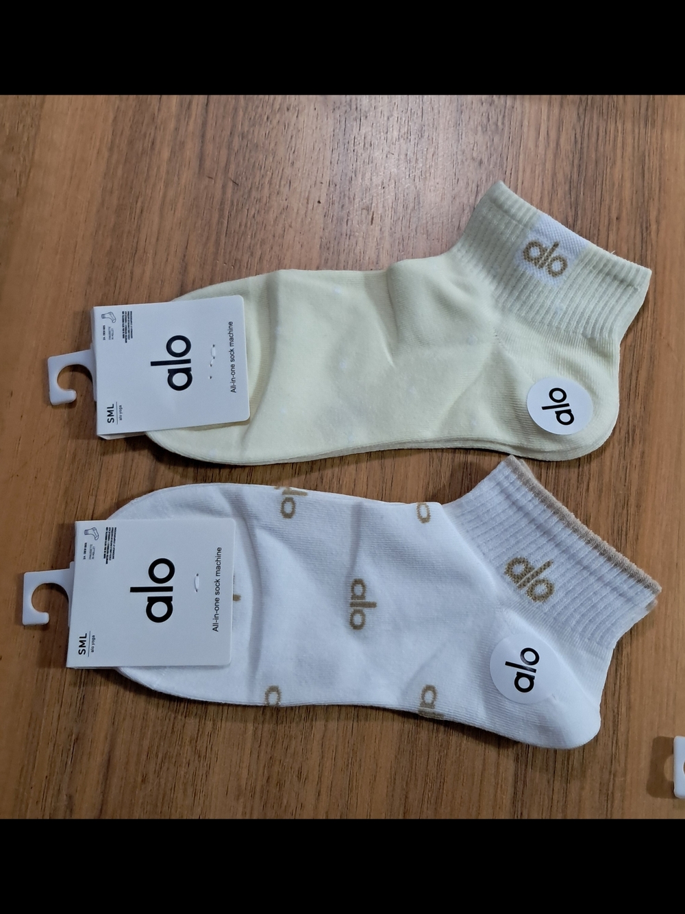 ALO Yoga Women's Ankle Socks - White and Pale Yellow (2-Pack)